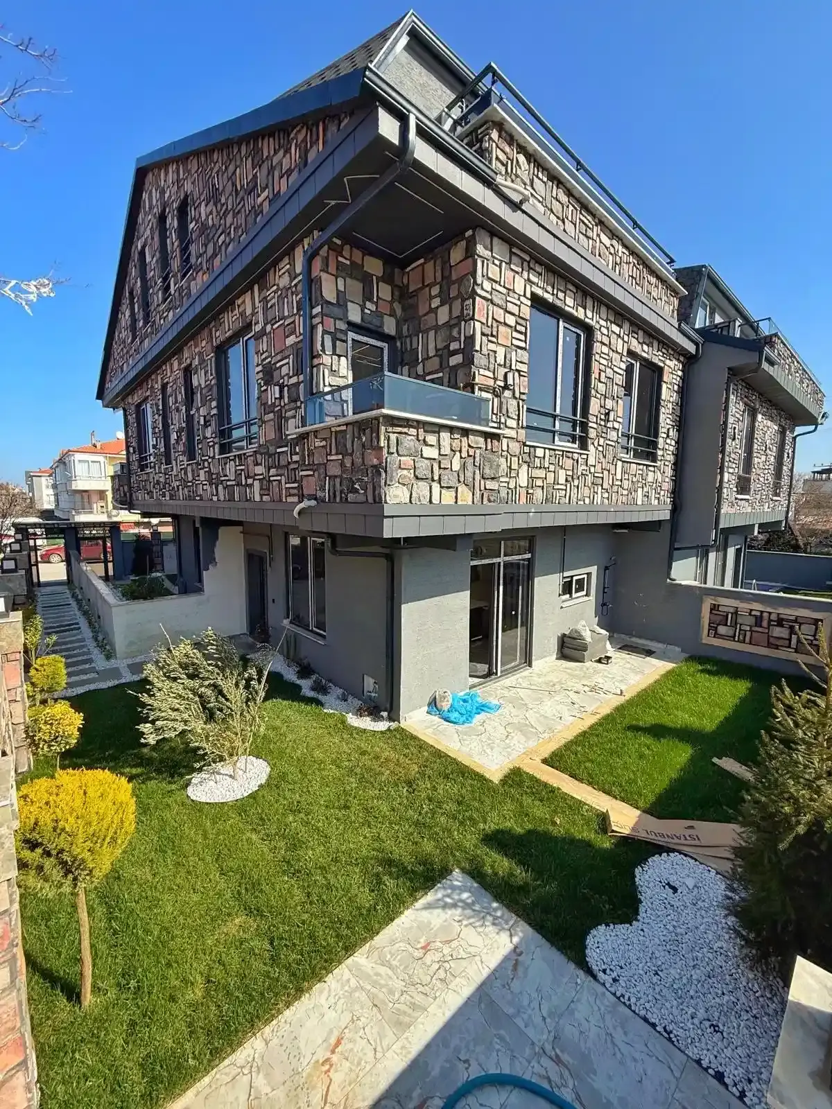 Sakarya Kocaali Yalı’da Denize 340m Mesafede Jakuzili, Havuzlu Lüks 3+1 Villa